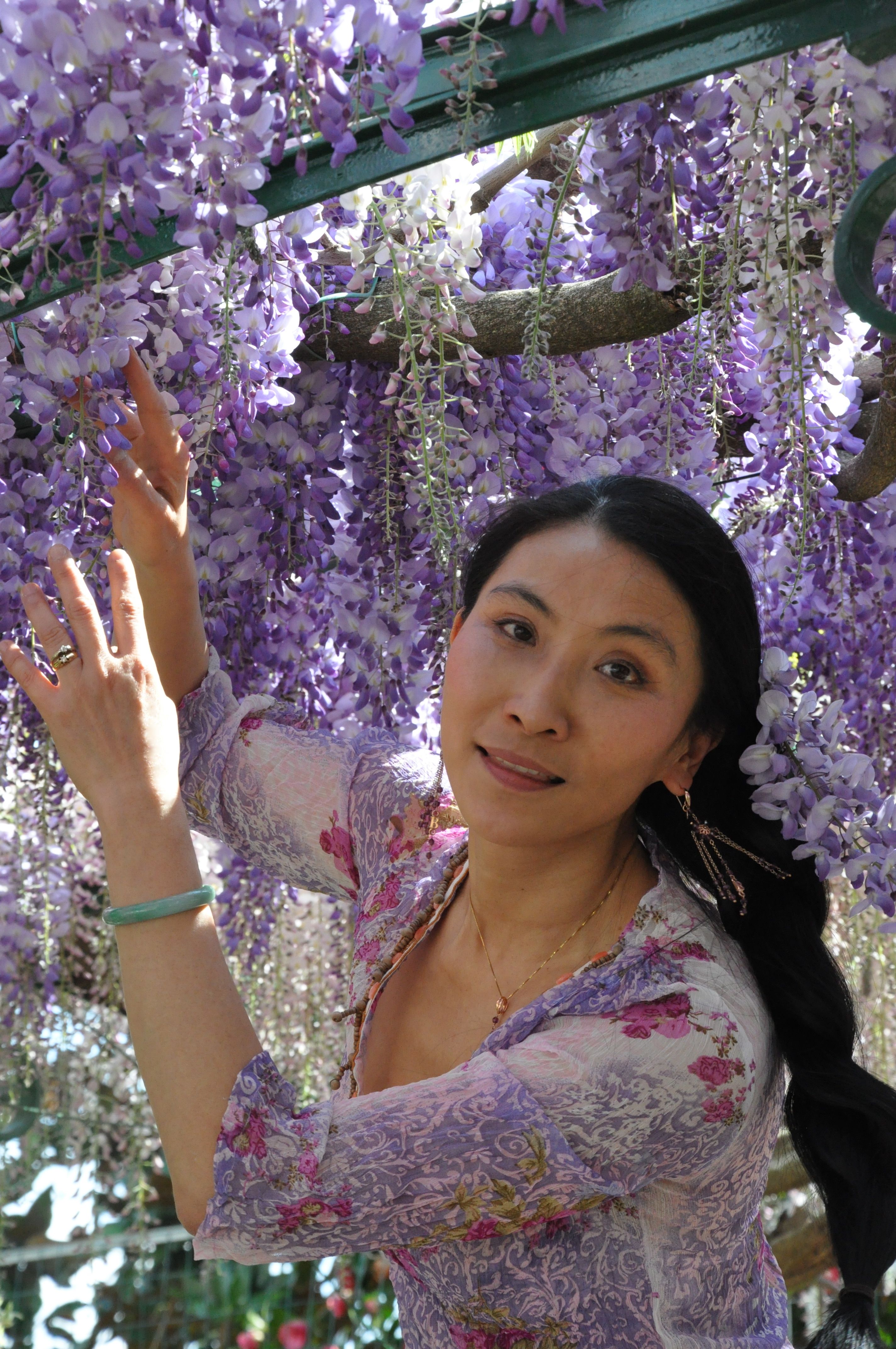 Chao Hsiu Chen  and Wisteria in Appia Antica - Rome 2